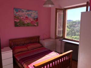 A bed or beds in a room at Casa Roberto Pool with Bar 5 bedrooms 2 bathrooms Great For Groups Még 25 kép