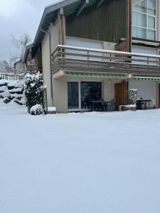 Obiekt Gérardmer Appt 4/6 rez de jardin zimą