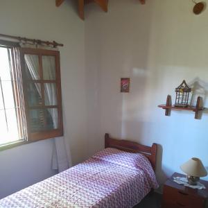 En eller flere senge i et værelse på Chalet Costavaleria