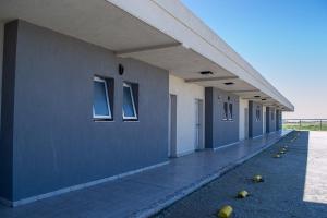 an empty hallway of a building with apples on the ground at HOTEL PARADOR 9 in San Marcos