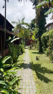 Un jardín fuera de Aldeia de Camburi