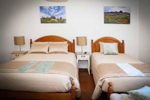 two beds sitting next to each other in a bedroom at Casa Fundo de Vila in Manteigas