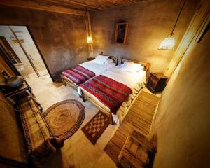 an overhead view of a bedroom with a bed at Espacio Adobe - Hostal Boutique in Diego de Almagro