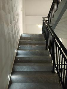 a stairway in a building with a stair case at Eliper Hotel 