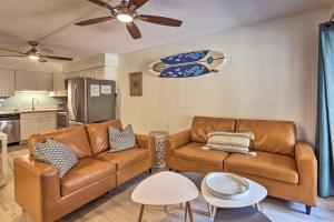 Η κουζίνα ή μικρή κουζίνα στο Hilton Head Condo with Covered Balcony and Pool Access