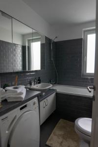 Ένα μπάνιο στο Apartament Ana +18 φωτογραφίες