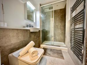Koupelna v ubytování Coates House by Guestz + 59 fotografií