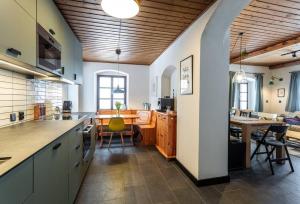 Una cocina o cocineta en Chata u Židle