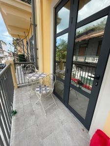 a patio with two chairs and a table on a balcony at 2br aptSurrounded by history with Modern Amenities in Panama City