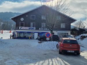 Το Place Royale pour 10 à 12 personnes à 30 mèt des pistes de Ski et Vtt τον χειμώνα