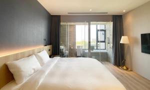 Postel nebo postele na pokoji v ubytování alfar Hotel