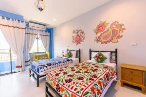 a bedroom with two beds and a window at La Reina Maroc Hotel ปากช่อง เขาใหญ่ in Pak Chong