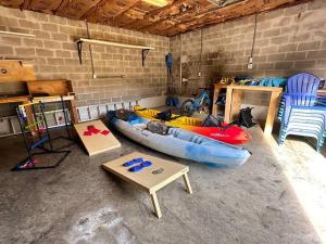 Foto sihtkohas Crystal River asuva majutusasutuse Canal-Front Home on 73ft Dock! galeriist