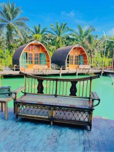 Bazén v ubytování Plaiphu Pool Villas nebo v jeho okolí