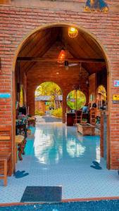 Bazén v ubytování Plaiphu Pool Villas nebo v jeho okolí