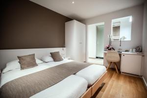 Postel nebo postele na pokoji v ubytování Hôtel Elite