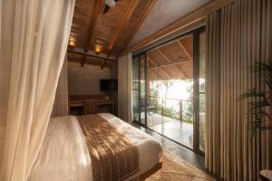 Rúm í herbergi á Manami Resort