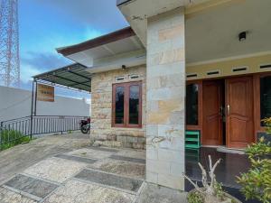 Gallery image of Dayu Villa Batu by The Lavana in Tlekung +9 photos