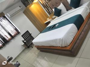 Voodi või voodid majutusasutuse hotel rudra palace toas