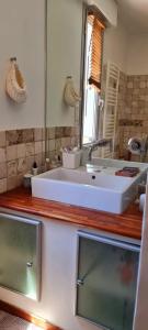 a kitchen with a white sink and a mirror at Coeur de ville maison piscine in Saint-Raphaël