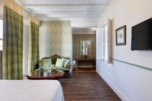 Cama ou camas em um quarto em Dorion Hotel