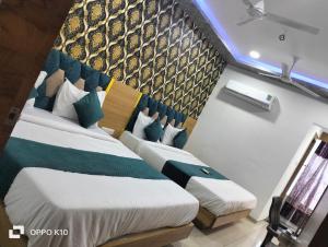 Voodi või voodid majutusasutuse hotel rudra palace toas
