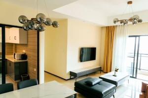 TV a/nebo společenská místnost v ubytování Nyarutarama Golf Apartment by Rose Garden