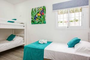 Postel nebo postele na pokoji v ubytování Villa Conchita Torremolinos + 13 fotografií