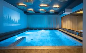 Bazén v ubytování Hotel Zirmes nebo v jeho okolí