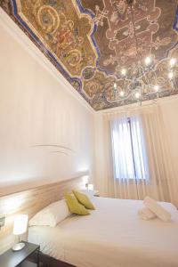 En eller flere senge i et værelse på Hotel Tornielli 9