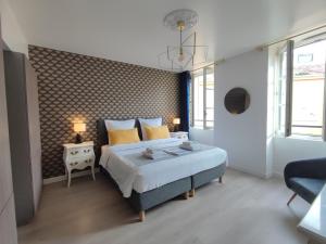 Posteľ alebo postele v izbe v ubytovaní LE MARQUIS - T3 Standing 100m2 250 mètres du Port