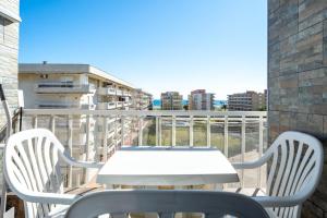 Ein Balkon oder eine Terrasse in der Unterkunft Salou Beach 1
