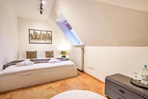 a bedroom with a bed and a skylight at Huize van Neijenhoff in Schüttorf