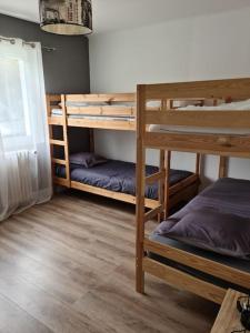 Bunk bed o mga bunk bed sa kuwarto sa villa vacances LES SABLES D'OLONNE