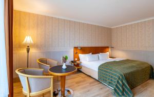 Postel nebo postele na pokoji v ubytování Parkhotel Görlitz