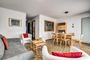 a living room with a couch and a table at Appartement Nevada 105 in La Tzoumaz