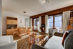 a living room with a couch and a table at Appartement Nevada 105 in La Tzoumaz