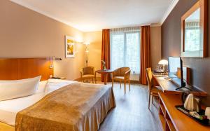 Postel nebo postele na pokoji v ubytování Parkhotel Görlitz