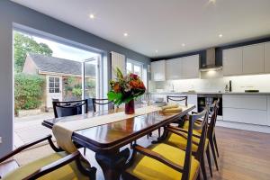a kitchen and dining room with a table and chairs at 14 Oxford Mews - 5 Star Living for up to 10 People in Southampton