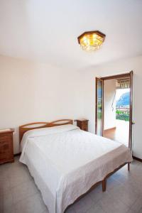 En eller flere senge i et værelse på Appartamento Casa Ledio - Rebomaholidays