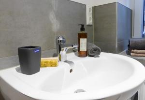 Galeriebild der Unterkunft Modernes Apartment mit Queensize-Bett, NETFLIX, Küche, Erdgeschoss, Nähe AMEOS Klinik in Aschersleben