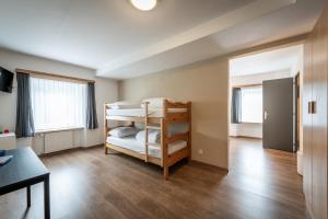 Postel nebo postele na pokoji v ubytování Hotel Greina + 4 fotografie