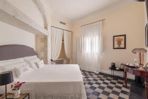 Postel nebo postele na pokoji v ubytování San Carlo Suites