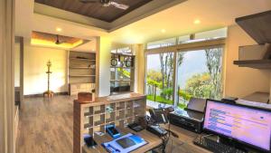 Kuchyň nebo kuchyňský kout v ubytování Shola Crown Resort - Munnar