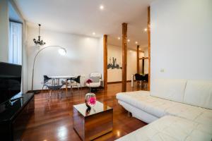 a living room with a white couch and a table at Smartr Madrid Atocha in Madrid