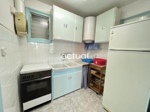 een keuken met witte kasten en een witte koelkast bij SUNTOWER E20 in Platja  d'Aro