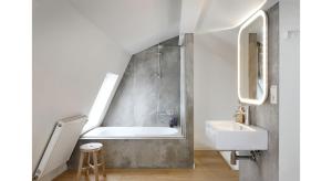 a bathroom with a bath tub and a sink at Centreflat A26 in Ghent
