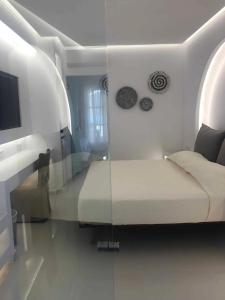 Postel nebo postele na pokoji v ubytování SeaRock Rooms and Suites