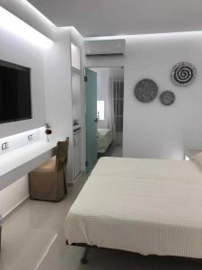 Postel nebo postele na pokoji v ubytování SeaRock Rooms and Suites