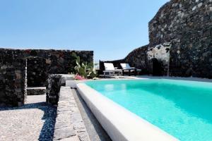 Bazén v ubytování Santorini Heritage Mansion Kyani Megalochori nebo v jeho okolí